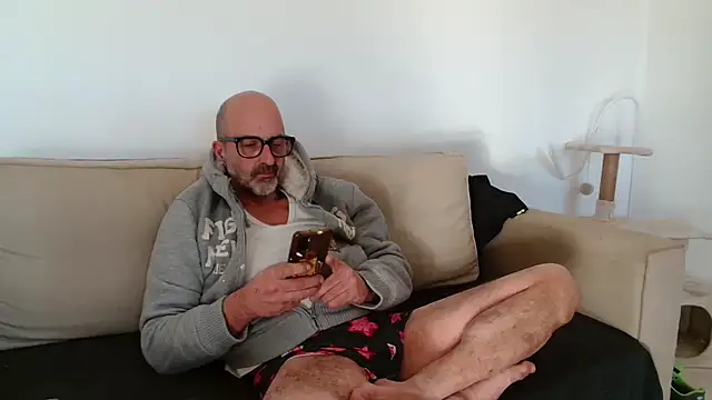 newsimo74 online show from November 2025 01:44:02 PM