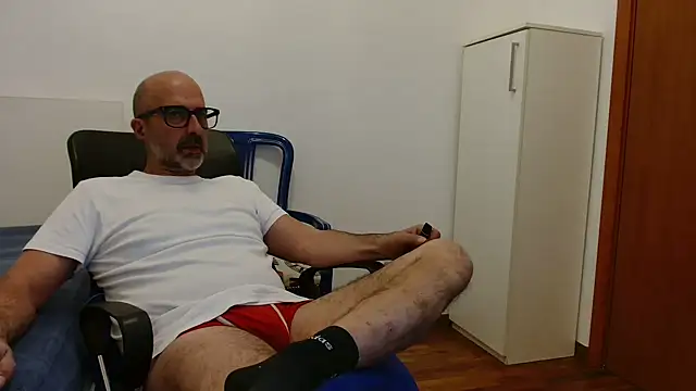 newsimo74 online show from October 2025 06:19:02 PM