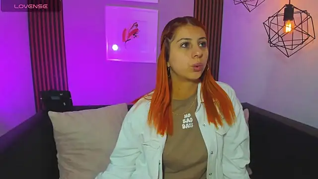 Nahiajhonson  online show from March 2026 12:20:01 PM