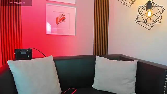 Nahiajhonson  online show from March 2026 12:28:02 PM