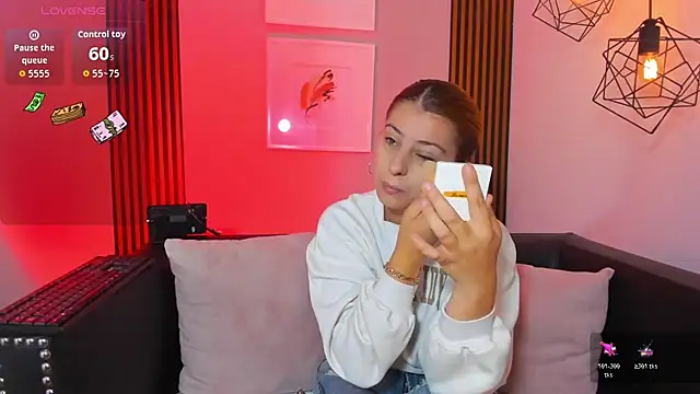 Nahiajhonson  online show from March 2026 01:12:02 PM