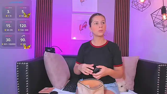 Nahiajhonson  online show from November 2025 01:03:02 PM