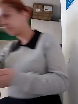 Nahiajhonson  online show from April 2026 12:39:01 PM