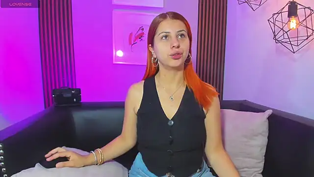 Nahiajhonson  online show from March 2026 12:10:02 PM