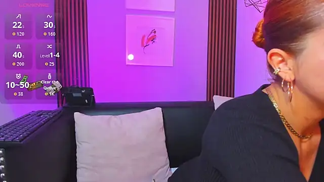 Nahiajhonson  online show from March 2026 12:22:02 PM