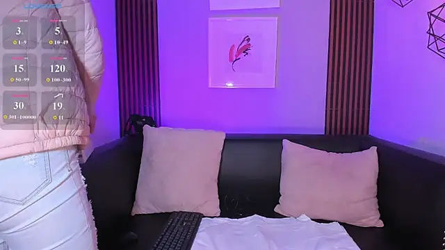 Nahiajhonson  online show from November 2025 12:53:02 PM