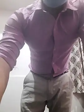 Snapshot of Guyinshortss chatting on February 2026 08:42:01 PM Guyinshortss online show from February 2026 08:42:01 PM