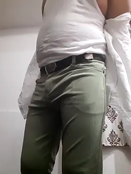 Snapshot of Guyinshortss chatting on February 2026 08:19:02 PM Guyinshortss online show from February 2026 08:19:02 PM