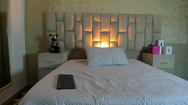 EmmaTorres  online show from November 2025 08:02:01 PM