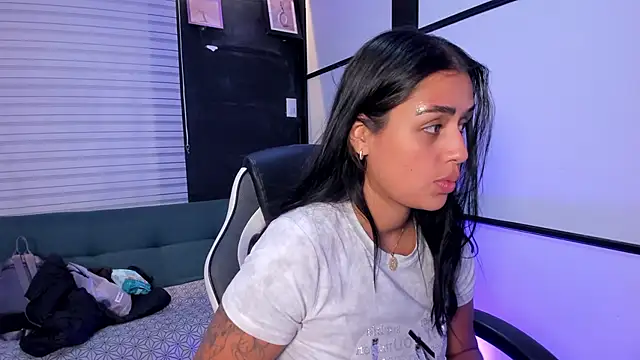 EmmaTorres  online show from September 2025 12:33:01 PM