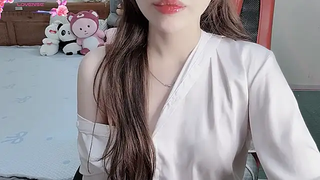 Snapshot of TrinhH_Nabbi chatting on April 2026 02:40:02 PM TrinhH Nabbi online show from April 2026 02:40:02 PM