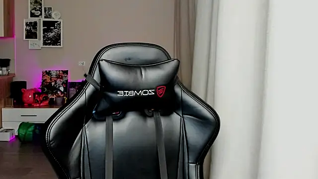 Snapshot of Sm0ly chatting on November 2025 01:48:02 AM Sm0ly online show from November 2025 01:48:02 AM