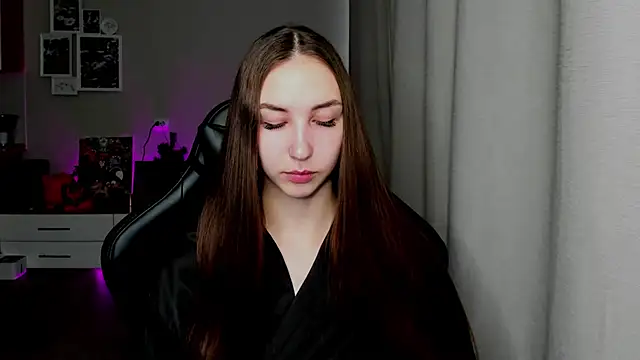 Snapshot of Sm0ly chatting on April 2026 02:35:01 AM Sm0ly online show from April 2026 02:35:01 AM