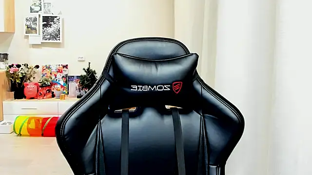 Snapshot of Sm0ly chatting on October 2025 12:44:02 AM Sm0ly online show from October 2025 12:44:02 AM