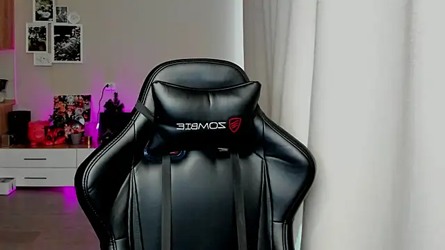 Sm0ly online show from April 2026 02:18:02 AM