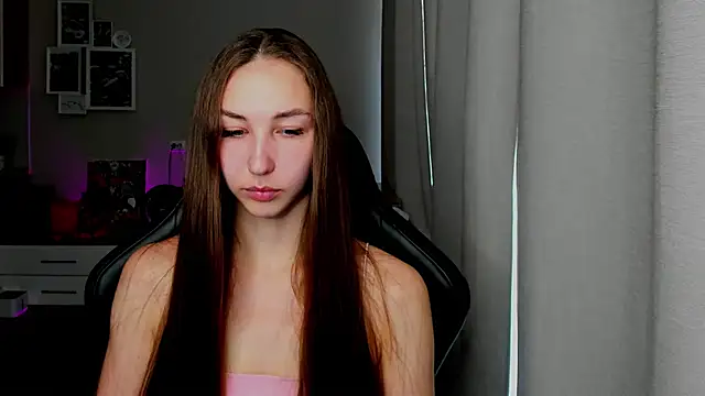Snapshot of Sm0ly chatting on June 2026 04:08:02 AM Sm0ly online show from June 2026 04:08:02 AM