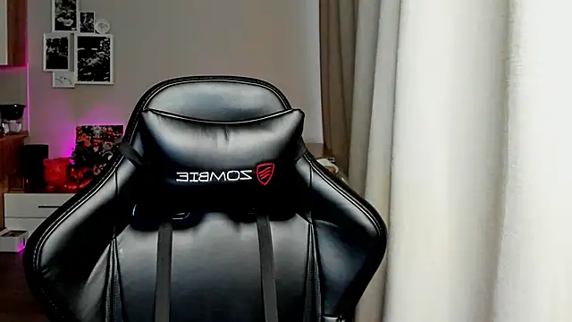 Snapshot of Sm0ly chatting on November 2025 03:32:01 AM Sm0ly online show from November 2025 03:32:01 AM