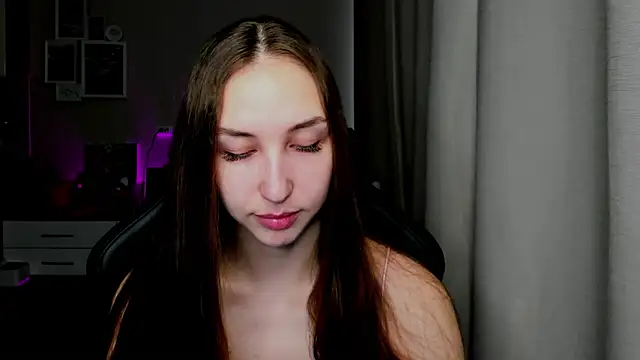 Snapshot of Sm0ly chatting on April 2026 02:12:02 AM Sm0ly online show from April 2026 02:12:02 AM