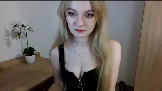 Snapshot of AlmaHoney chatting on February 2025 12:22:02 AM AlmaHoney online show from February 2025 12:22:02 AM