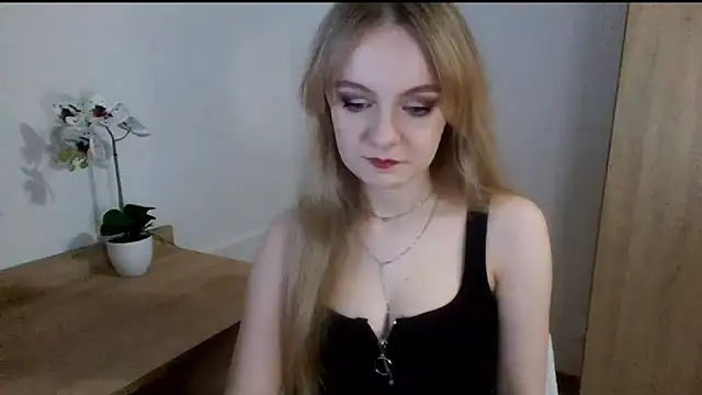 Snapshot of AlmaHoney chatting on February 2025 09:16:02 PM AlmaHoney online show from February 2025 09:16:02 PM