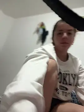 Snapshot of Cloew_Marz chatting on November 2025 08:09:01 PM Cloew Marz online show from November 2025 08:09:01 PM