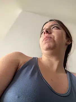 Snapshot of Cloew_Marz chatting on December 2025 06:23:02 PM Cloew Marz online show from December 2025 06:23:02 PM