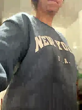 Snapshot of Cloew_Marz chatting on January 2026 04:32:02 PM Cloew Marz online show from January 2026 04:32:02 PM