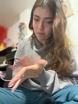 Cloew Marz online show from April 2026 10:05:02 PM