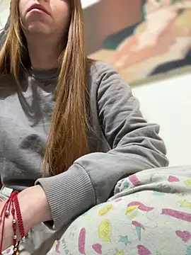 Snapshot of Cloew_Marz chatting on December 2025 03:47:01 PM Cloew Marz online show from December 2025 03:47:01 PM