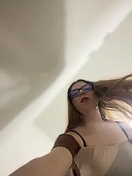 Snapshot of Cloew_Marz chatting on December 2025 08:04:02 PM Cloew Marz online show from December 2025 08:04:02 PM