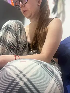 Snapshot of Cloew_Marz chatting on February 2026 06:18:01 PM Cloew Marz online show from February 2026 06:18:01 PM