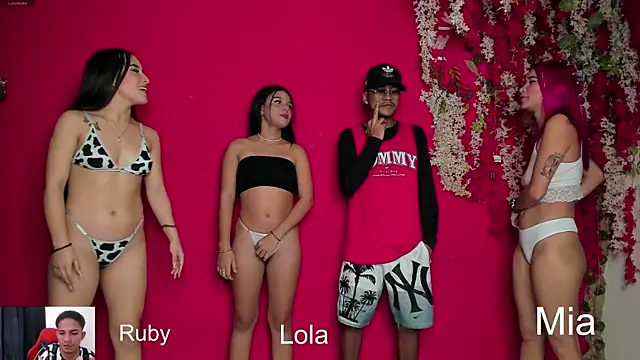 Snapshot of Extreme_dirty_paradise chatting on November 2025 04:34:02 AM Extreme dirty paradise online show from November 2025 04:34:02 AM