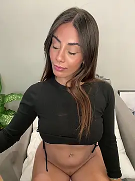 Brownfitbabyy online show from December 2025 12:31:01 PM