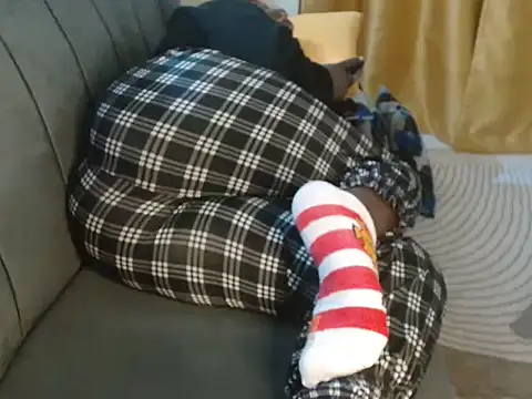 leslysexygirl online show from November 2025 05:12:02 AM