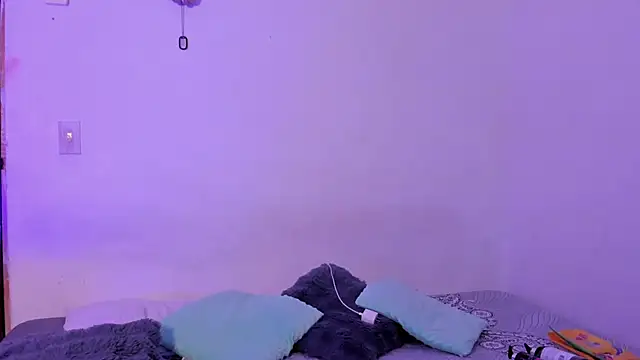 crystalvazquez online show from November 2025 12:32:01 PM