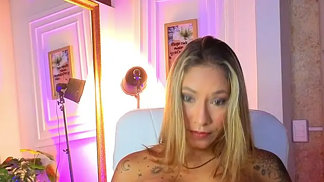 AlessiaLondon online show from April 2026 10:07:01 AM