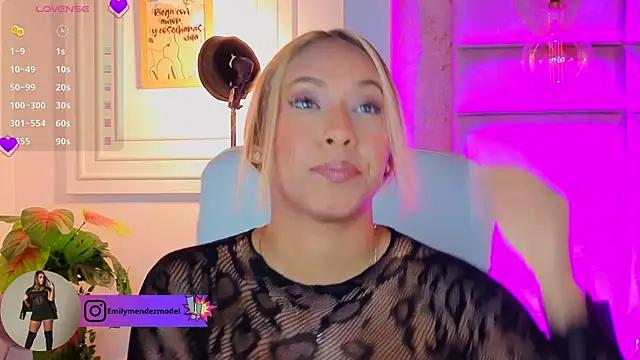 Snapshot of AlessiaLondon chatting on July 2026 10:00:01 AM AlessiaLondon online show from July 2026 10:00:01 AM
