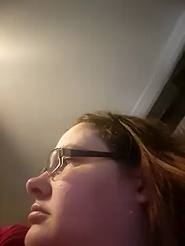 Snapshot of aliceluvzbill chatting on December 2024 10:18:02 PM aliceluvzbill online show from December 2024 10:18:02 PM