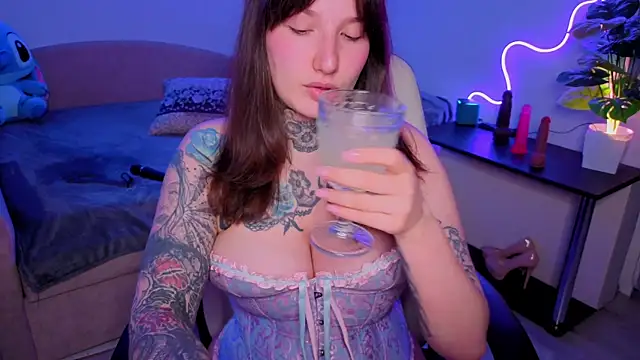 DeeDiamond online show from June 2026 07:18:02 PM