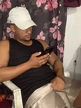 Snapshot of outropirocudo chatting on June 2026 05:35:02 AM outropirocudo online show from June 2026 05:35:02 AM