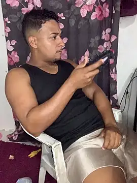 Snapshot of outropirocudo chatting on June 2026 04:43:02 AM outropirocudo online show from June 2026 04:43:02 AM
