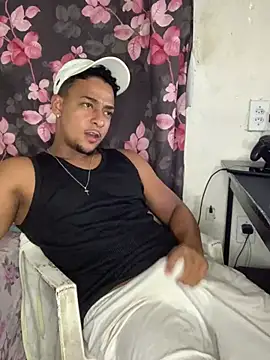 Snapshot of outropirocudo chatting on July 2026 04:43:02 AM outropirocudo online show from July 2026 04:43:02 AM