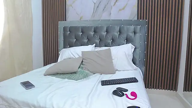 Snapshot of AshleyMontana chatting on September 2025 12:27:02 AM AshleyMontana online show from September 2025 12:27:02 AM