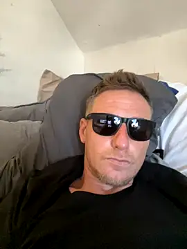 Snapshot of aaronmc311840 chatting on October 2025 02:29:02 PM aaronmc311840 online show from October 2025 02:29:02 PM