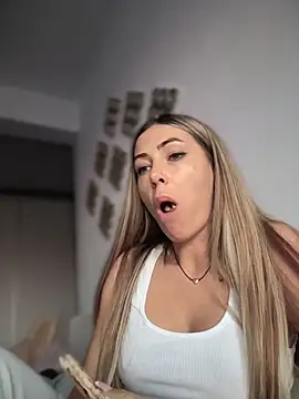 RaquelleDevon online show from April 2026 04:35:02 PM