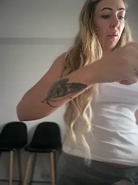 Snapshot of RaquelleDevon chatting on February 2026 06:24:02 AM RaquelleDevon online show from February 2026 06:24:02 AM