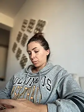 Snapshot of RaquelleDevon chatting on October 2025 02:07:02 PM RaquelleDevon online show from October 2025 02:07:02 PM