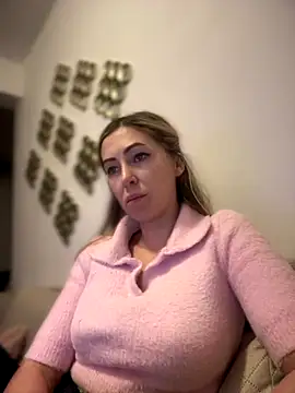 Snapshot of RaquelleDevon chatting on January 2026 03:51:01 PM RaquelleDevon online show from January 2026 03:51:01 PM