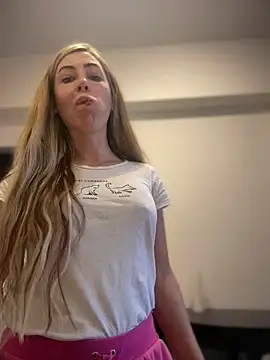 Snapshot of RaquelleDevon chatting on February 2026 06:09:02 AM RaquelleDevon online show from February 2026 06:09:02 AM