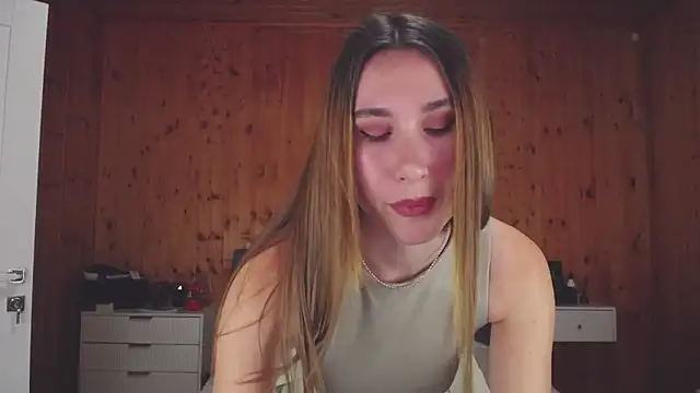 Snapshot of KellyBeeal chatting on January 2025 08:39:01 AM KellyBeeal online show from January 2025 08:39:01 AM